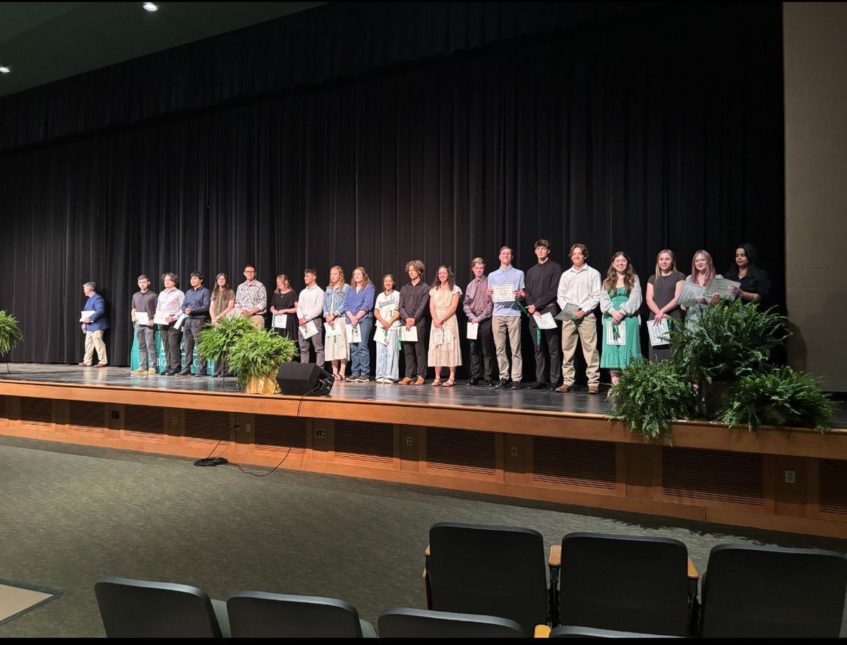 DonegalHS's tweet image. Congratulations to the Class of 2025 senior award recipients. Your hard work, leadership, and dedication have left a lasting mark. Over $54,000 has been awarded in scholarships to DHS students this year!
#SeniorAwardsNight #Classof2025 #2025Graduates
