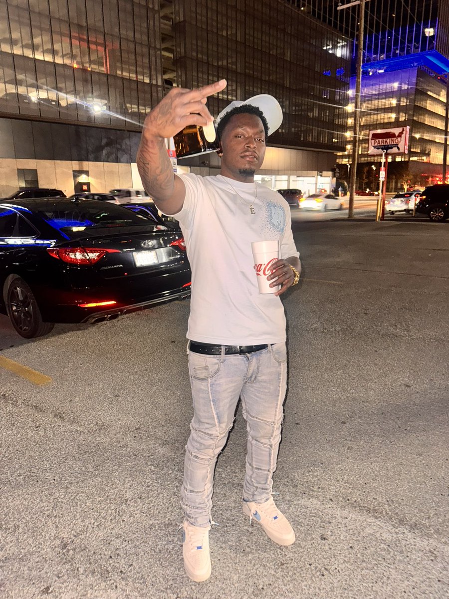 LegendEman214's tweet photo. Life Update , TURN MY TWITTER UP MY SHII DRY ‼️‼️‼️ https://t.co/chDu6tidV9