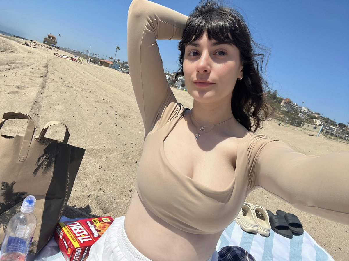 alli 🍰🍓 tweet media