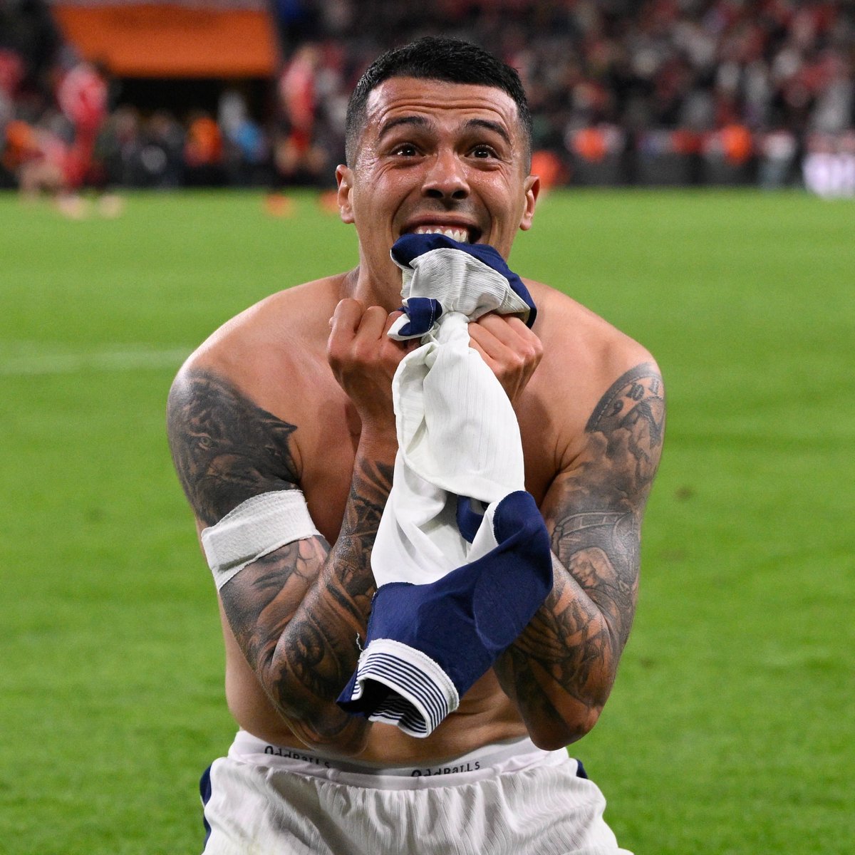 NBCSportsSoccer's tweet photo. At long last, it's Tottenham Hotspur's day. 🙌 https://t.co/S8dxP6To0e
