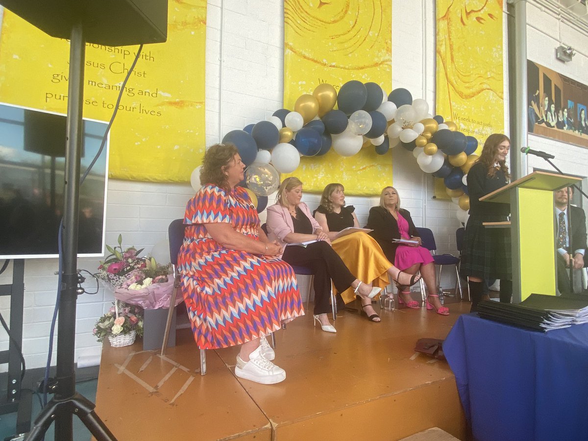 Ms.Ronan tweet media