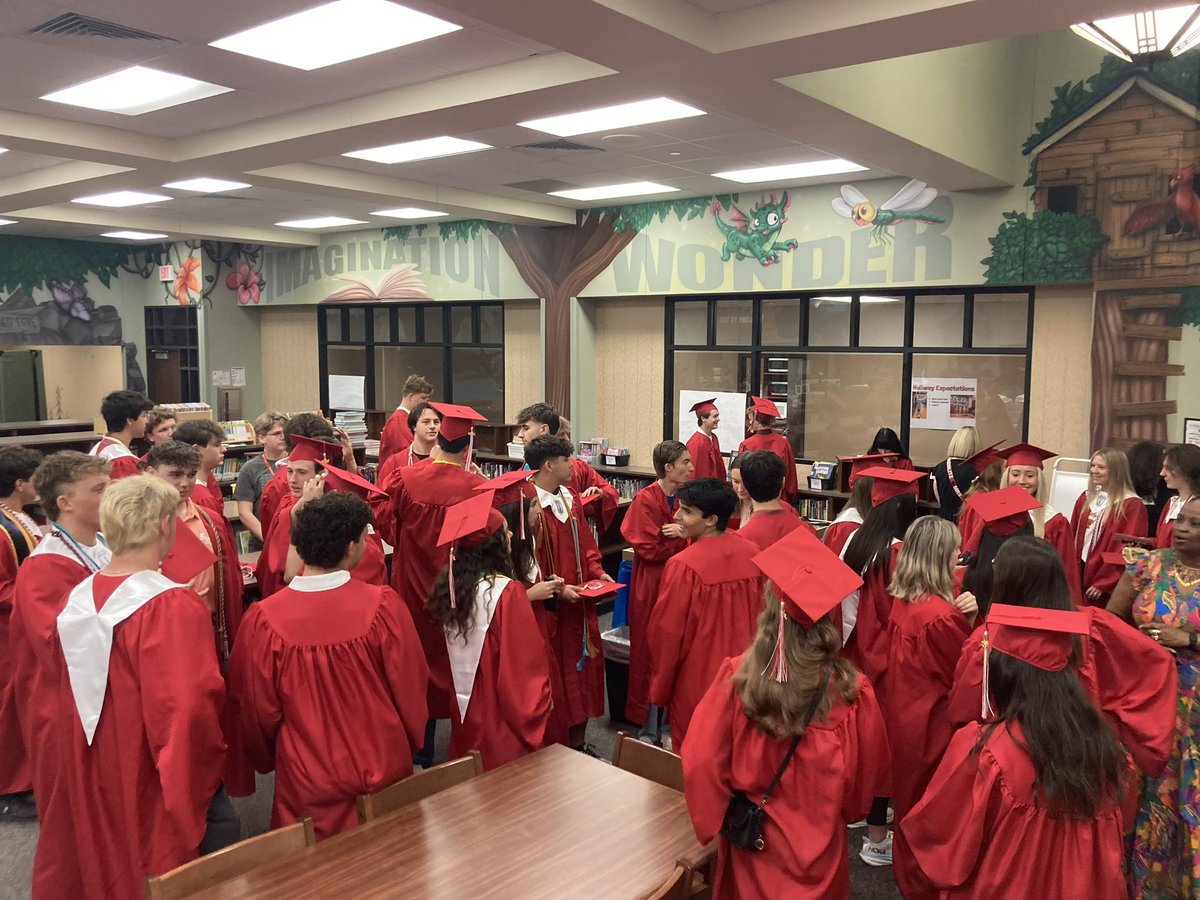 TISDTCES's tweet photo. The TCES Alumni Senior Walk was a momentous occasion! We are extremely proud of these talented young individuals. It was a privilege to recognize their accomplishments and showcase their success to our 5th graders at the 5th promotion ceremony. The future holds great potential! https://t.co/h8yJ0jVygP