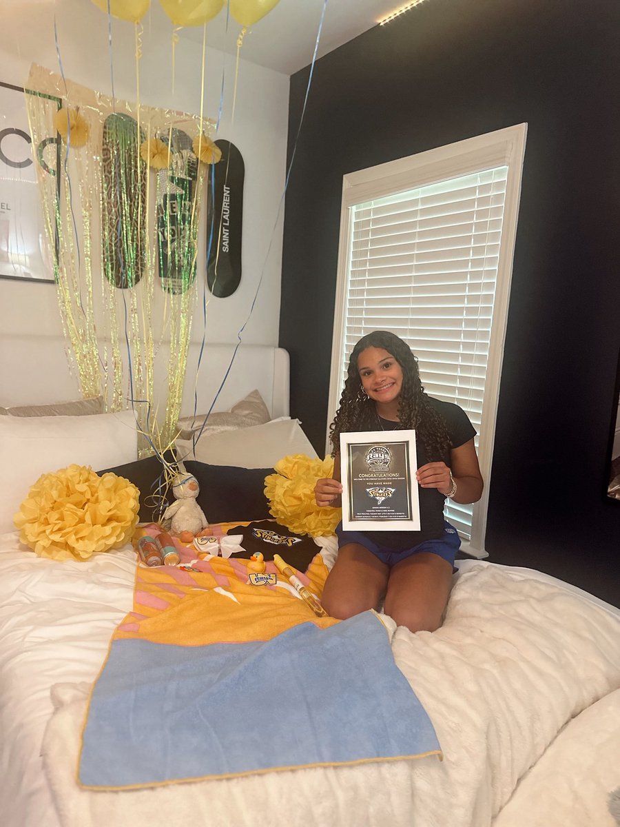 Presley_trice's tweet image. I’m a UV ray!! Round 1 on the dream team 💙☀️