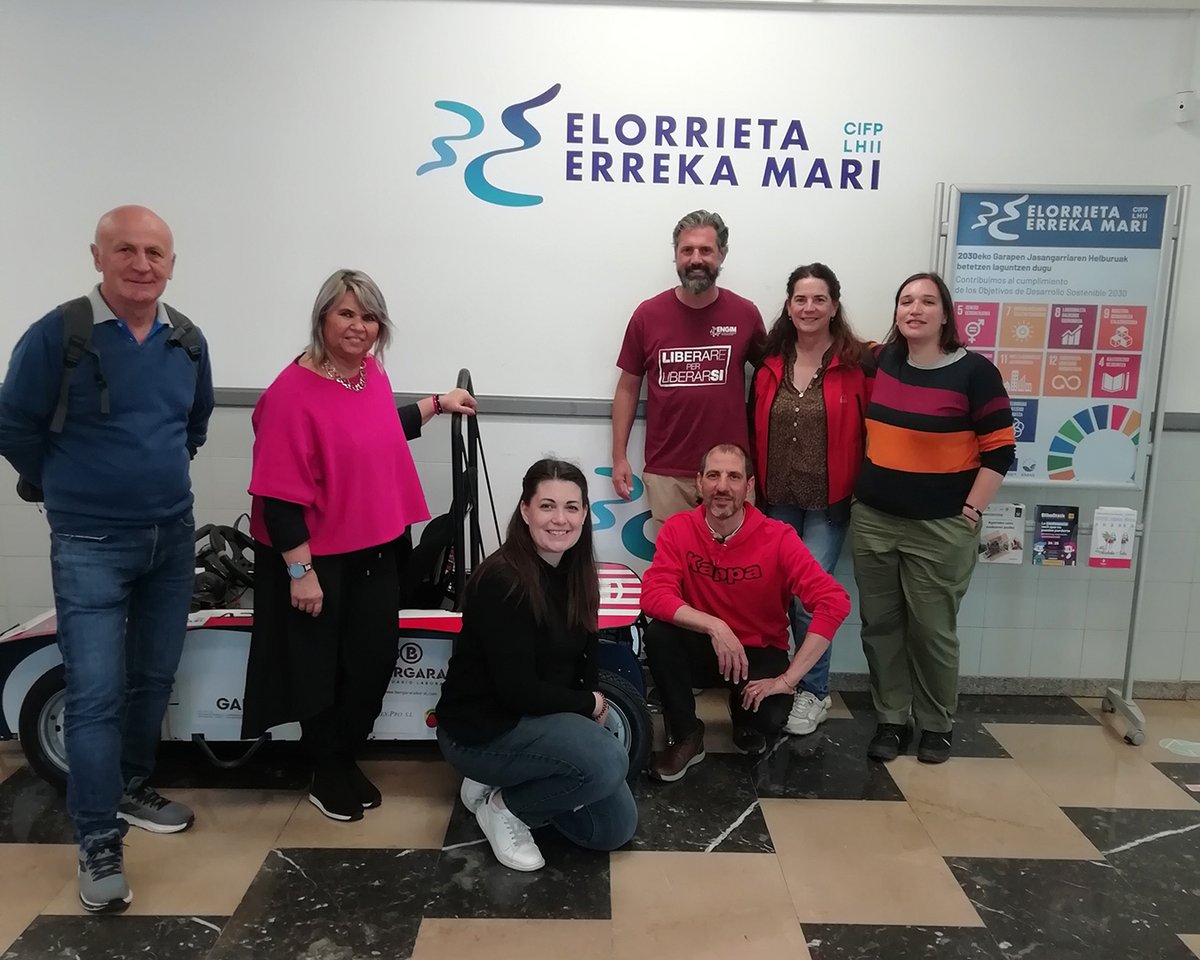 CIFP Elorrieta - Erreka Mari LHII (@cifp_eem_lhii) on Twitter photo Hemos recibimos a profesorado de <a href="/FondazioneENGIM/">Fondazione ENGIM</a> (Italia) para compartir visiones educativas, conocer nuestro modelo #Ethazi. ¡Seguimos fortaleciendo la FP internacional!
<a href="/EUErasmusPlus/">Erasmus+</a> @ikaslanbizkaia @FPEuskadi @Tknika <a href="/Int_Tknika/">International_TK</a> <a href="/hezkuntzaEJGV/">Hezkuntza</a> Hemos recibimos a profesorado de <a href="/FondazioneENGIM/">Fondazione ENGIM</a> (Italia) para compartir visiones educativas, conocer nuestro modelo #Ethazi. ¡Seguimos fortaleciendo la FP internacional!
<a href="/EUErasmusPlus/">Erasmus+</a> @ikaslanbizkaia @FPEuskadi @Tknika <a href="/Int_Tknika/">International_TK</a> <a href="/hezkuntzaEJGV/">Hezkuntza</a>