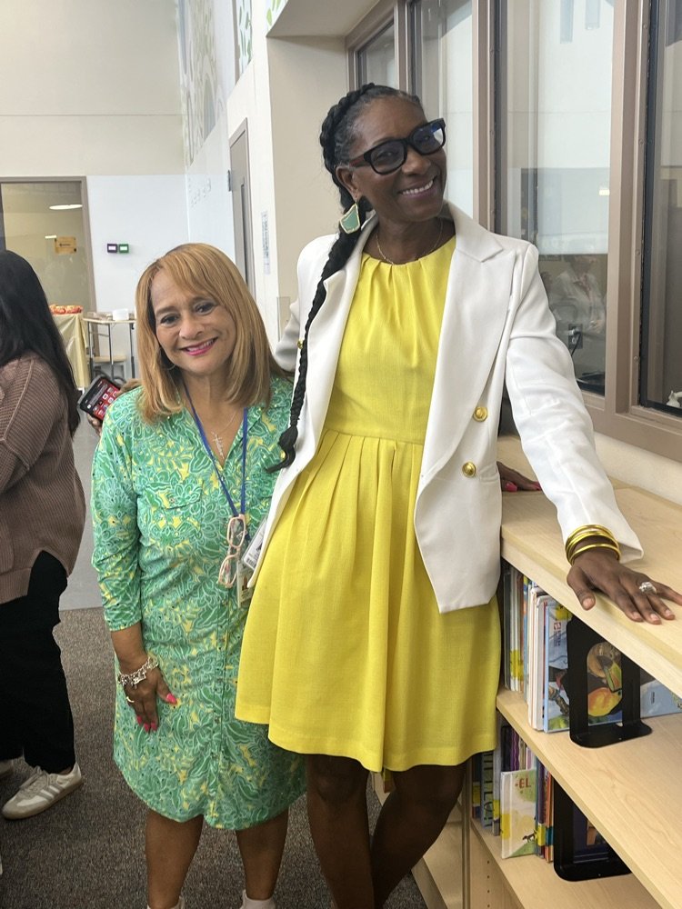 🎉 Big News, Husky Nation! 🎉
Help us give an enthusiastic welcome to the new principal of Hearne Elementary — Mrs. Granger! 🐾 We’re thrilled to have her and can’t wait to see the incredible things the future holds under her leadership.
Let’s show her our Husky pride! 💙