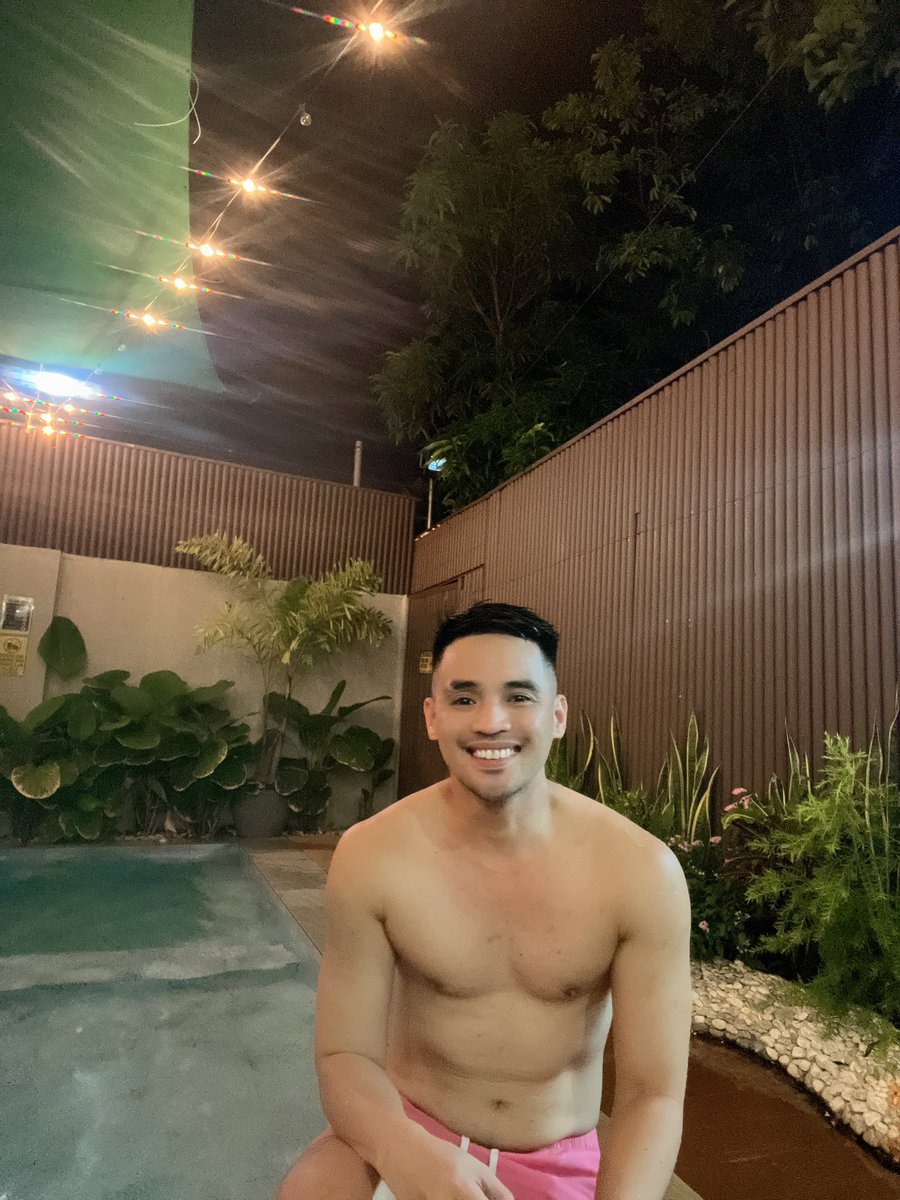 HostE0718's tweet photo. Dip 🎉🏊🏊‍♂️ https://t.co/lHmuB6zEoJ