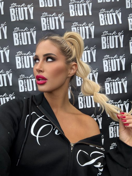 Watch Karin Hart's leaked NSFW photo on TwXstars