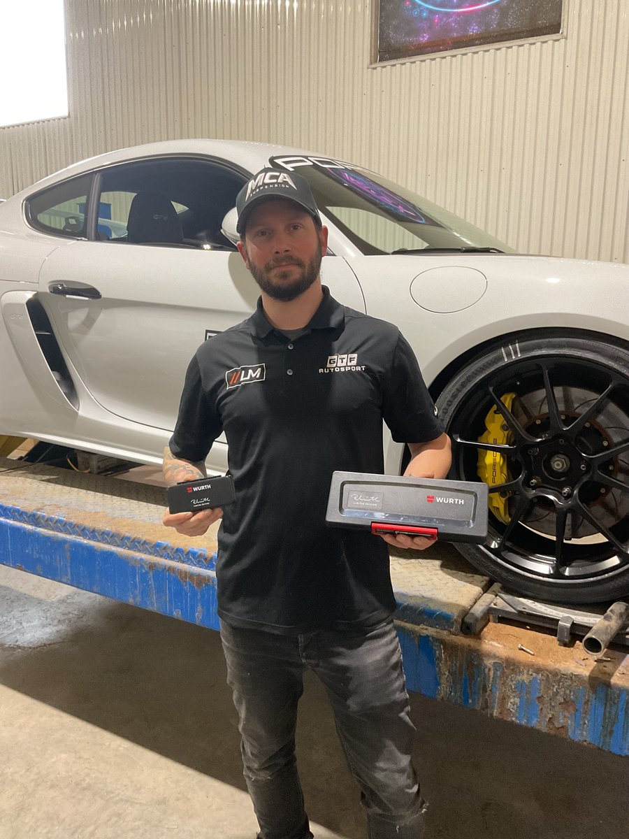 On revient sur la Workout Week 2025, l’un des moments les plus excitants de l’année chez Würth! 🔥 Daryl, propriétaire de GTF Autosport, a mis la main sur deux outils en édition limitée. 🔧 Voici ce qu’il avait à dire :
 
« Super satisfait de mon achat, ensemble pratique et