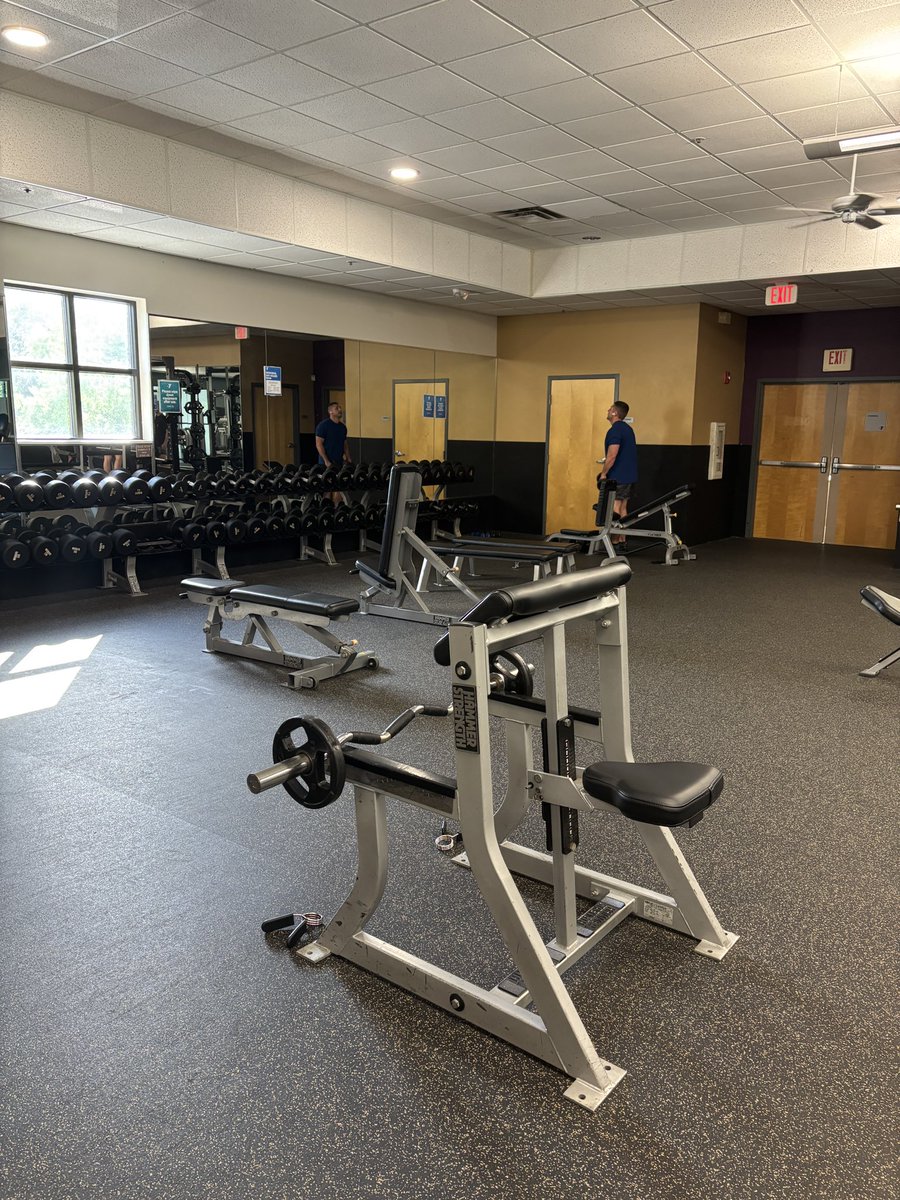le_bronnessy's tweet image. Back at the old gym, nice to see they replaced the tetanus dumbbells and fixed the floor. The swamp smell still has yet to be addressed #downsouf