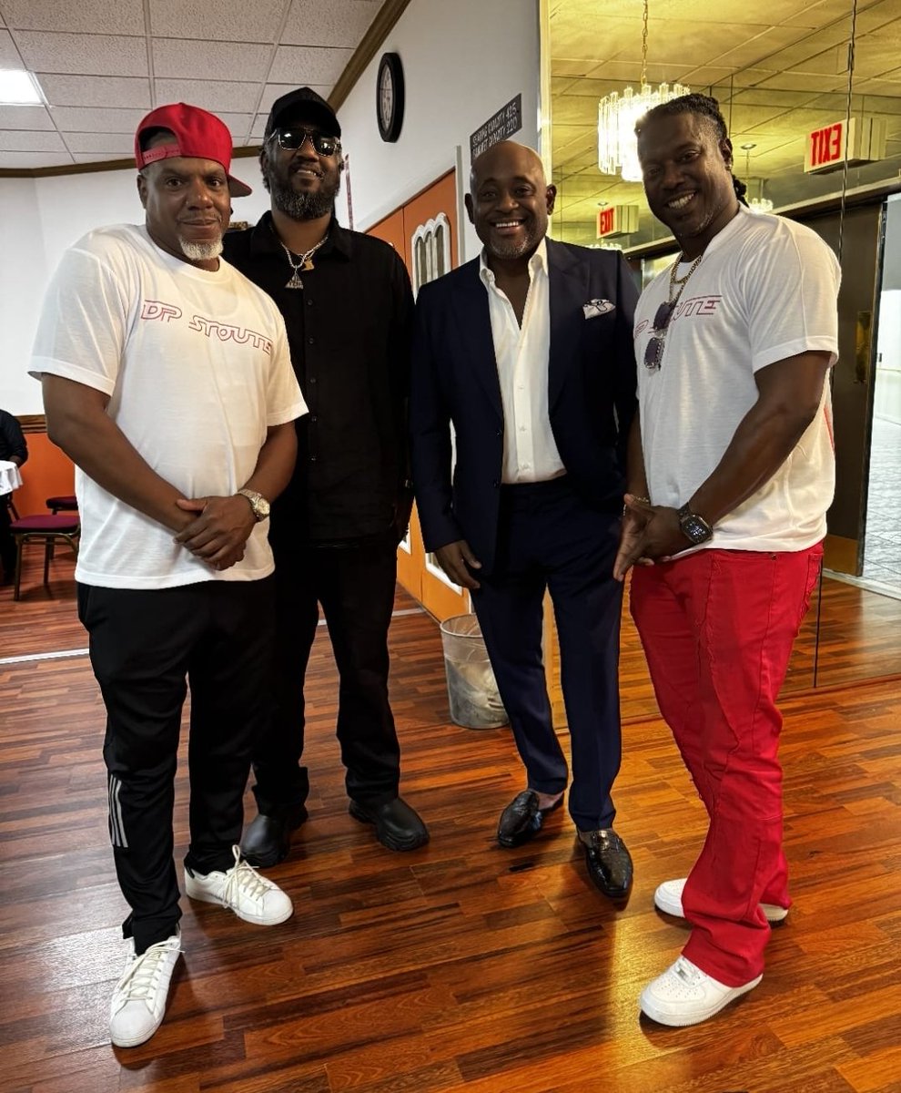 CrossFlypaper's tweet image. Family. #RIPDEV