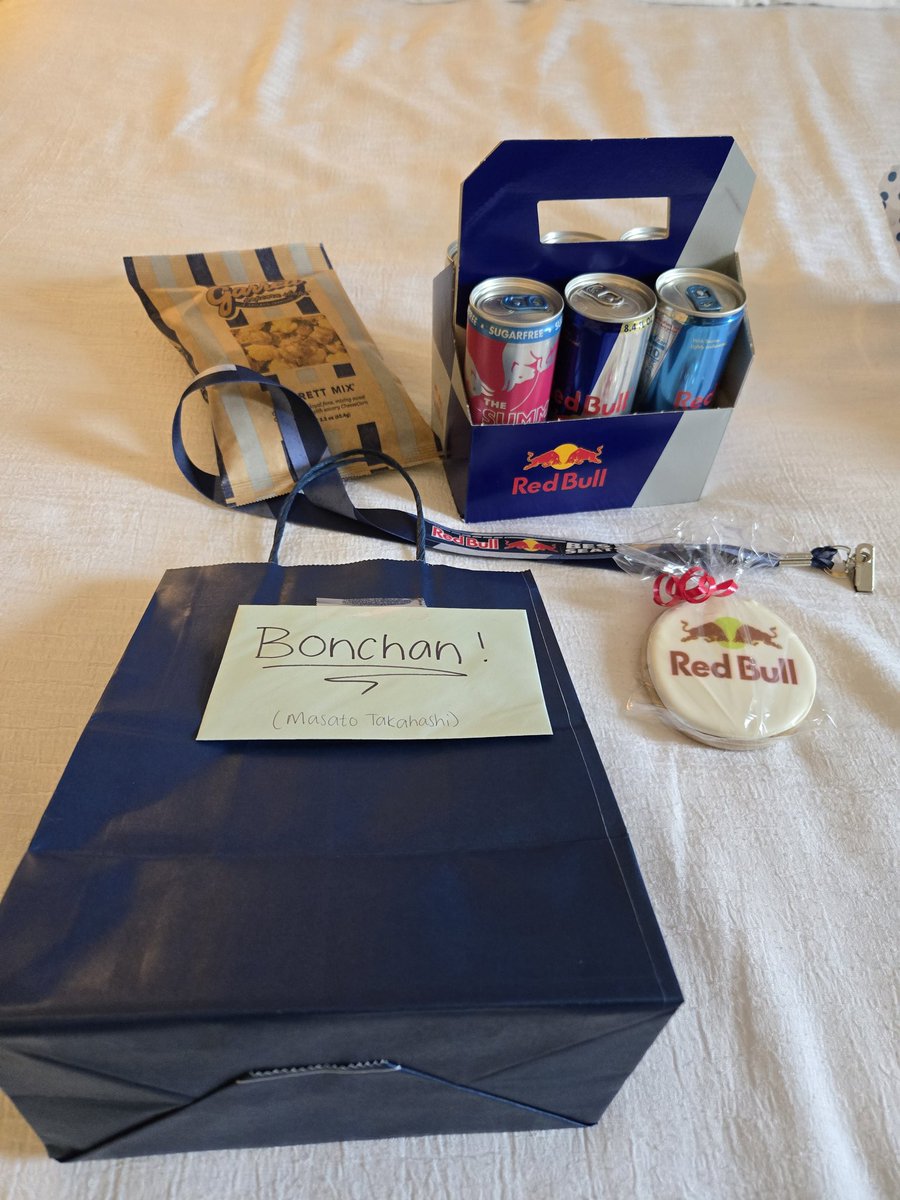 チェックイン完了！と、共にRed Bullからサプライズを頂きました