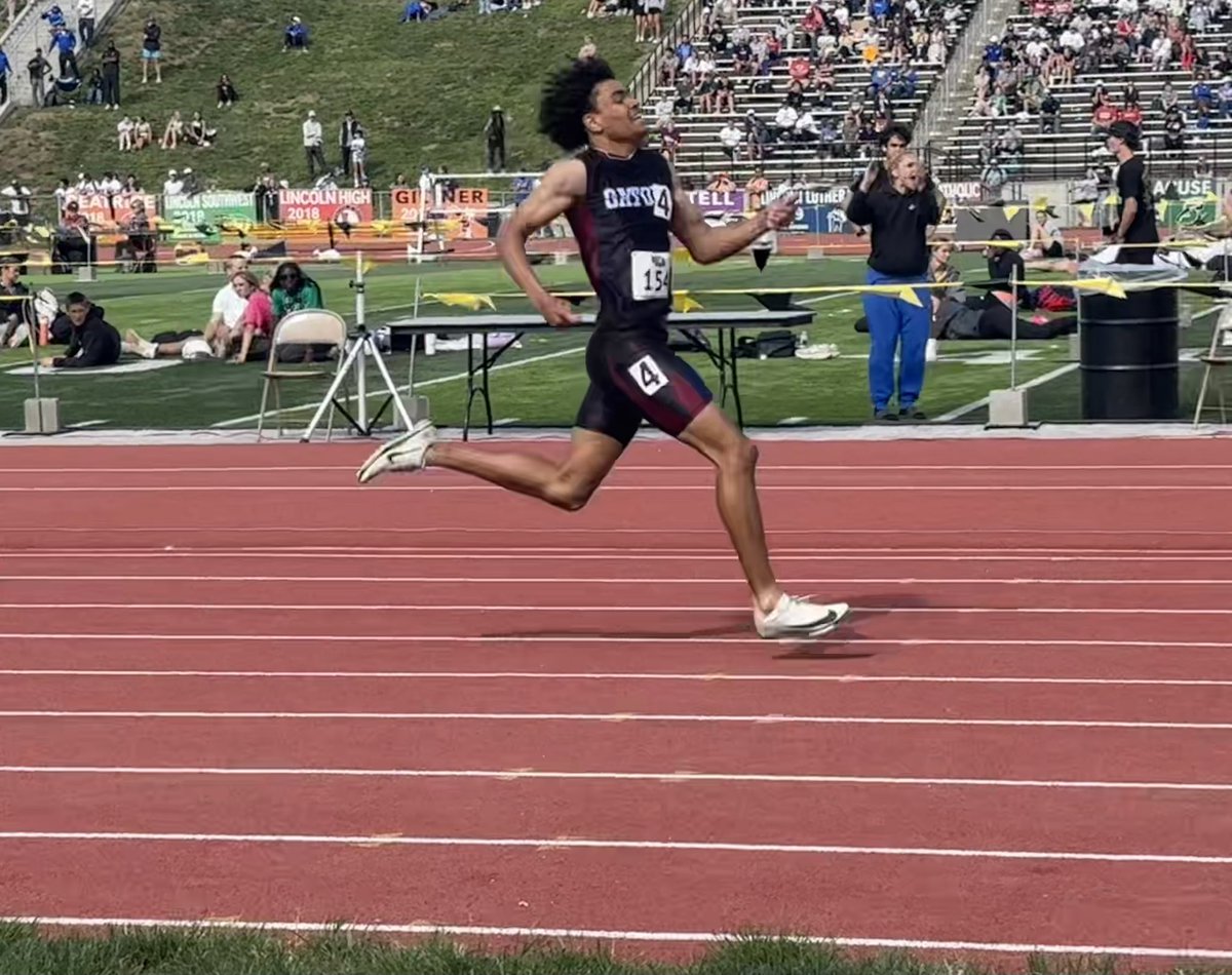Congratulations to Tyrell Chatman for earning a 2nd place medal in the 400! 

🐊🏃🏾