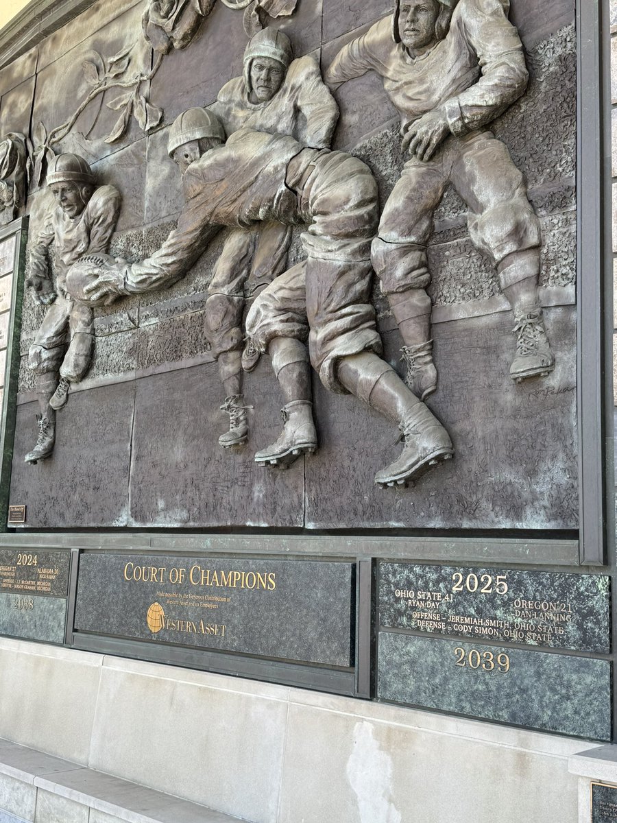 Rose Bowl Game (@rosebowlgame) on Twitter photo Cemented in history!
The 2025 game plaque is now on display in the Court of Champions at the <a href="/RoseBowlStadium/">Rose Bowl Stadium</a>. Cemented in history!
The 2025 game plaque is now on display in the Court of Champions at the <a href="/RoseBowlStadium/">Rose Bowl Stadium</a>.
