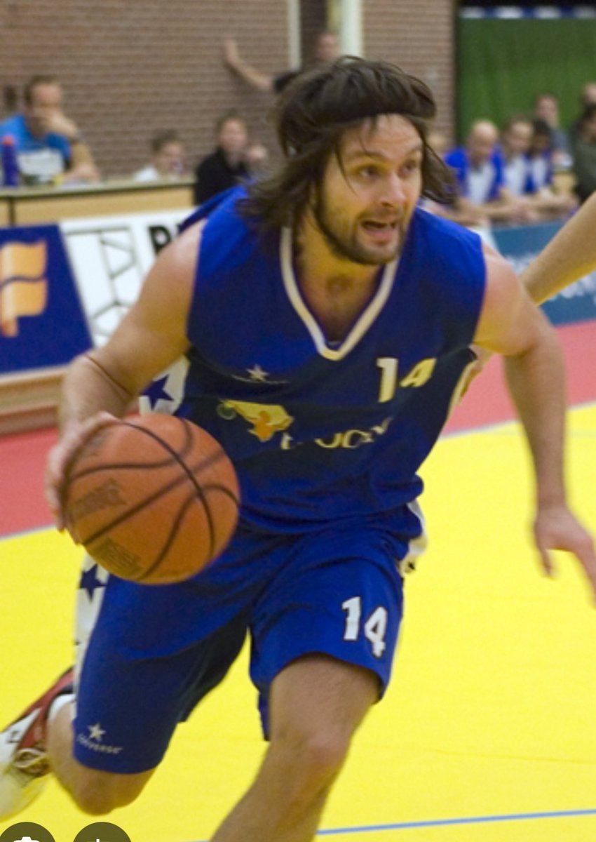 Ríddu inn í sólarlagið elsku Hlynur Bæringsson. 

Alvöru endir ✅
Alvöru kóngur ✅