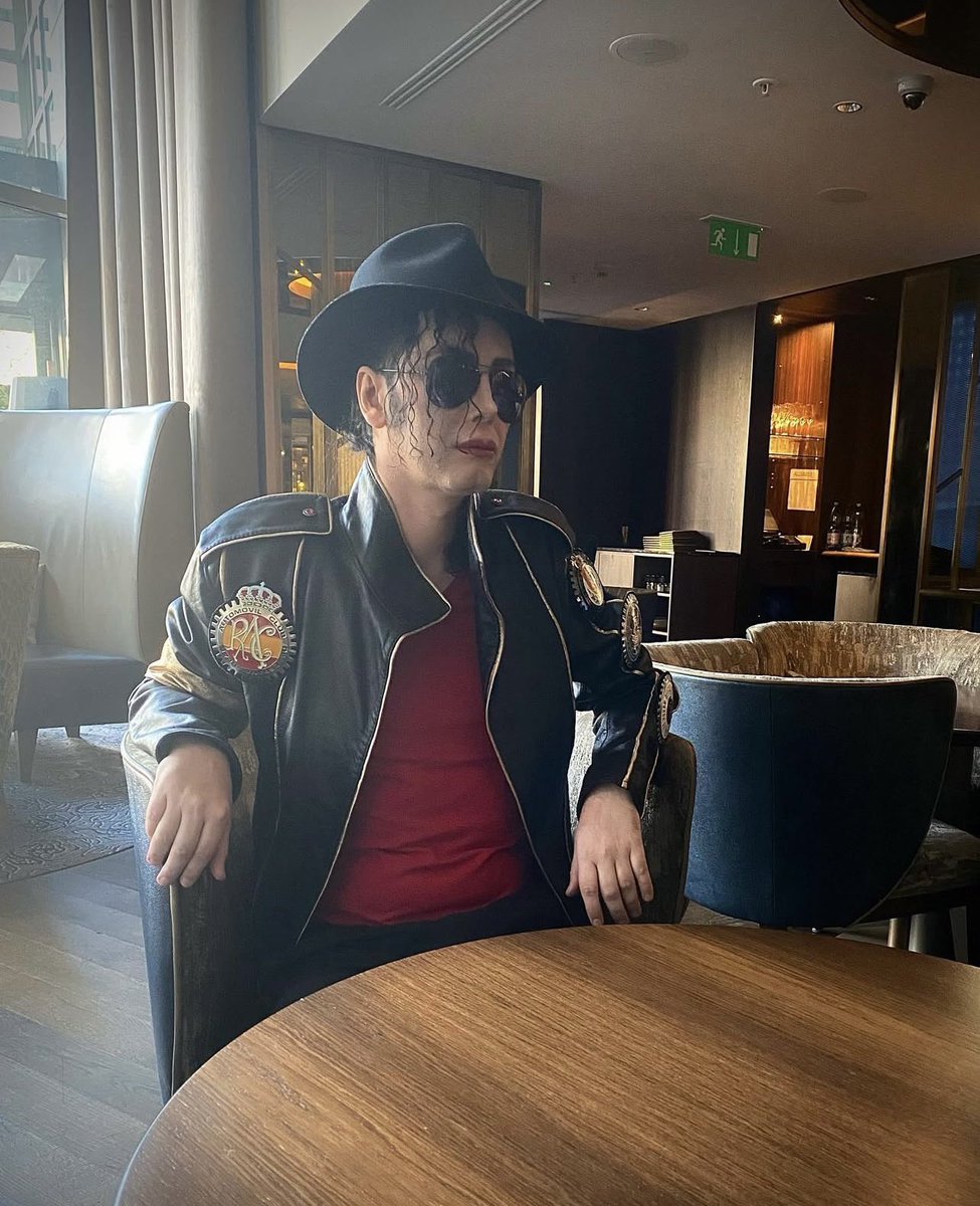 OfficialPMJ's tweet photo. @michaeljackson Interview @tv2official in @kempinskibudapest 🎥🏨 https://t.co/rVHetshetO