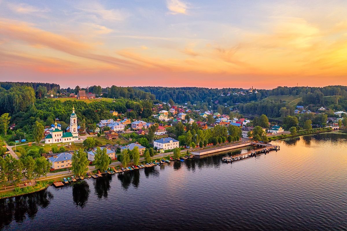 Elenamoscu1's tweet photo. @copyelpadrino La ciudad de Plios en el río Volga, Rusia. https://t.co/OtQeVfnIP8