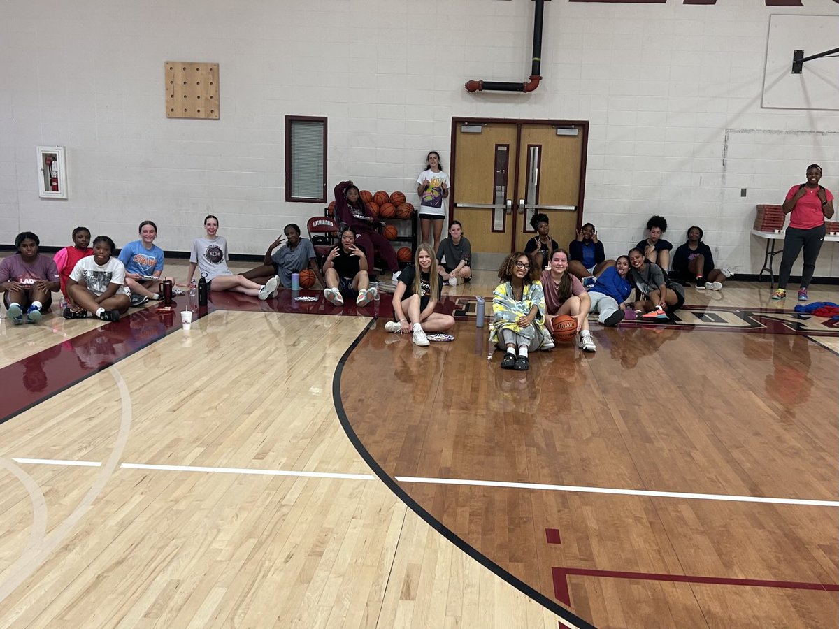 acmladytigerbb's tweet image. More Funtime with the freshman & JV! Had a little scrimmage and then had some @MODPizza‼️ Thanks again JP! @ConsolHS @CSISDAthletics @AMCHSTigerClub #FutureIsBright😎