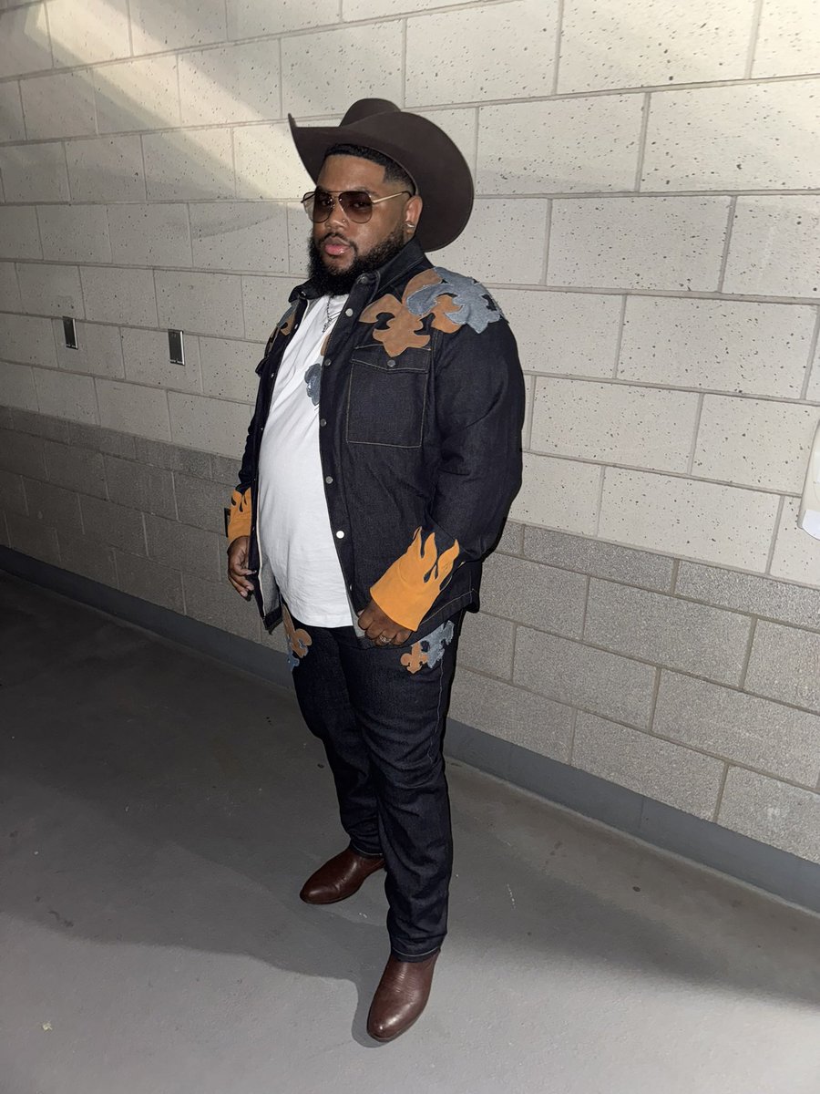 2_Vanity's tweet image. Ridin’ to the rhythm of my soft cowboy heart.