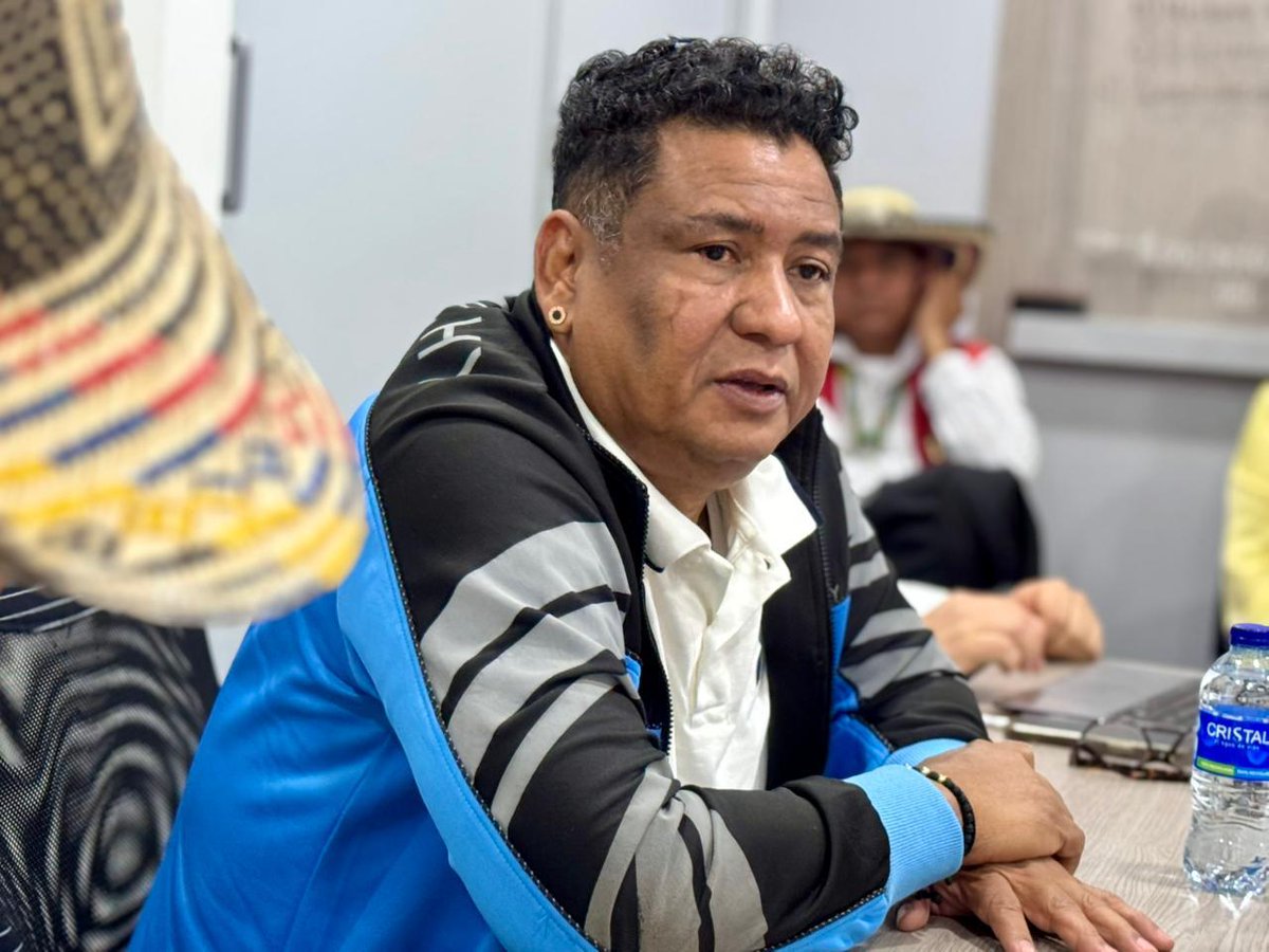 MinInterior's tweet image. #EnElTerritorio 🤝 El Director de #ConsultaPrevia @ReneHz_ adelantó agenda de trabajo en #Valledupar. En diálogo con los Gobernadores indígenas del Pueblo Yukpa se revisaron las  solicitudes que están en trámite en la Dirección y se estableció una línea de trabajo para avanzar.