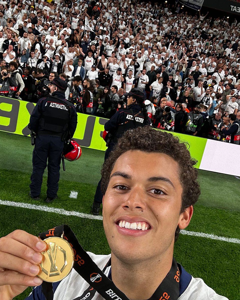 Match-winner Brennan Johnson 🏅🤳

#UELfinal
