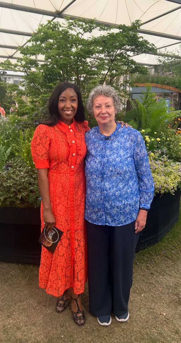 Delighted to have met the wonderful <a href="/angellicabell/">Angellica Bell</a> this morning at #chelseaflowershow. Really fortunate to have been selected to be a part of the @bbc coverage of the show and this lovely lady very graciously guided me through the whole process. #imonthetelly #specialistnursery