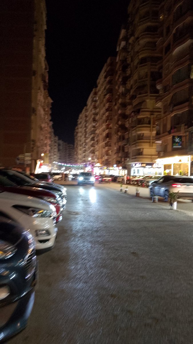 بحاول أعيش وكده