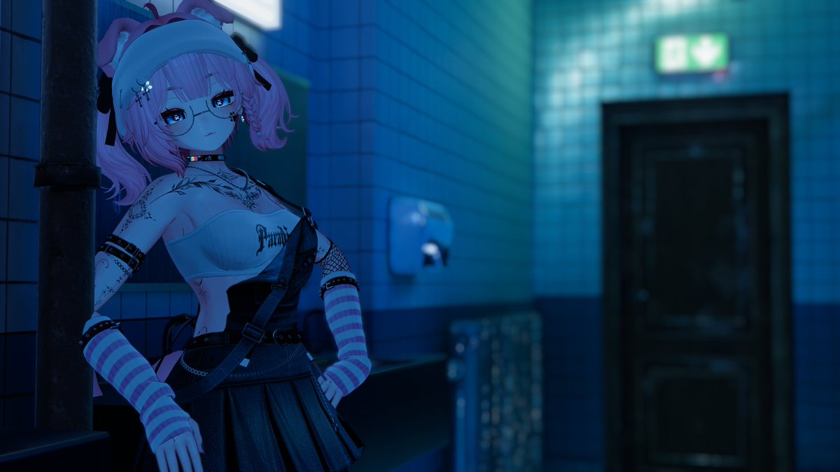 Wrendoolin's tweet image. Lost in longing after the show ends ~ 🌙🎙️