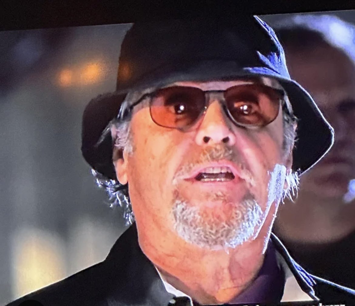 Er búinn að vera klóra mér lengi yfir sideline lúkkinu hans <a href="/grjotze/">Gunnar Birgisson</a> en svo kom það