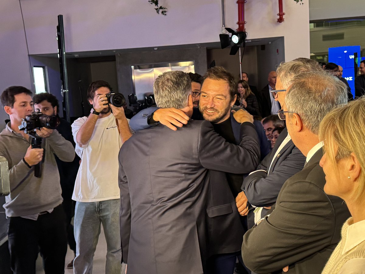 ANDE (@andeuruguay) on Twitter photo 🚀 ¡Lanzamos Uruguay Innova!
Con la presencia del Presidente de la República, Yamandú Orsi, y representantes de ministerios y agencias, presentamos este nuevo programa que impulsará la innovación en nuestro país.
<a href="/Juani_Dorrego/">Dr. Juani Dorrego</a>, <a href="/SMarazzano/">𝗦𝗼𝗹𝗲𝗱𝗮𝗱 𝗠𝗮𝗿𝗮𝘇𝘇𝗮𝗻𝗼</a>, <a href="/MartinBriano/">Martín Briano</a>. 🚀 ¡Lanzamos Uruguay Innova!
Con la presencia del Presidente de la República, Yamandú Orsi, y representantes de ministerios y agencias, presentamos este nuevo programa que impulsará la innovación en nuestro país.
<a href="/Juani_Dorrego/">Dr. Juani Dorrego</a>, <a href="/SMarazzano/">𝗦𝗼𝗹𝗲𝗱𝗮𝗱 𝗠𝗮𝗿𝗮𝘇𝘇𝗮𝗻𝗼</a>, <a href="/MartinBriano/">Martín Briano</a>.