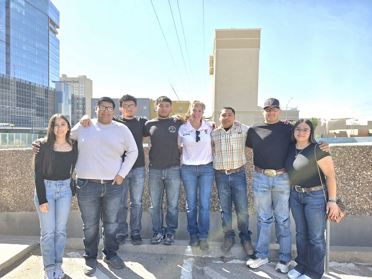 JulieanaNavar's tweet photo. Our trip to the Holocaust Museum was great! These amazing young men &amp; women are such a blessing to me, our school, &amp; our community. Thank you, Michael Salas, Emmanuel Franco, Gabriel Cabral, Mike Saucedo, &amp; our amazing bus drivers for all of your help. https://t.co/WVKqEIzJrY
