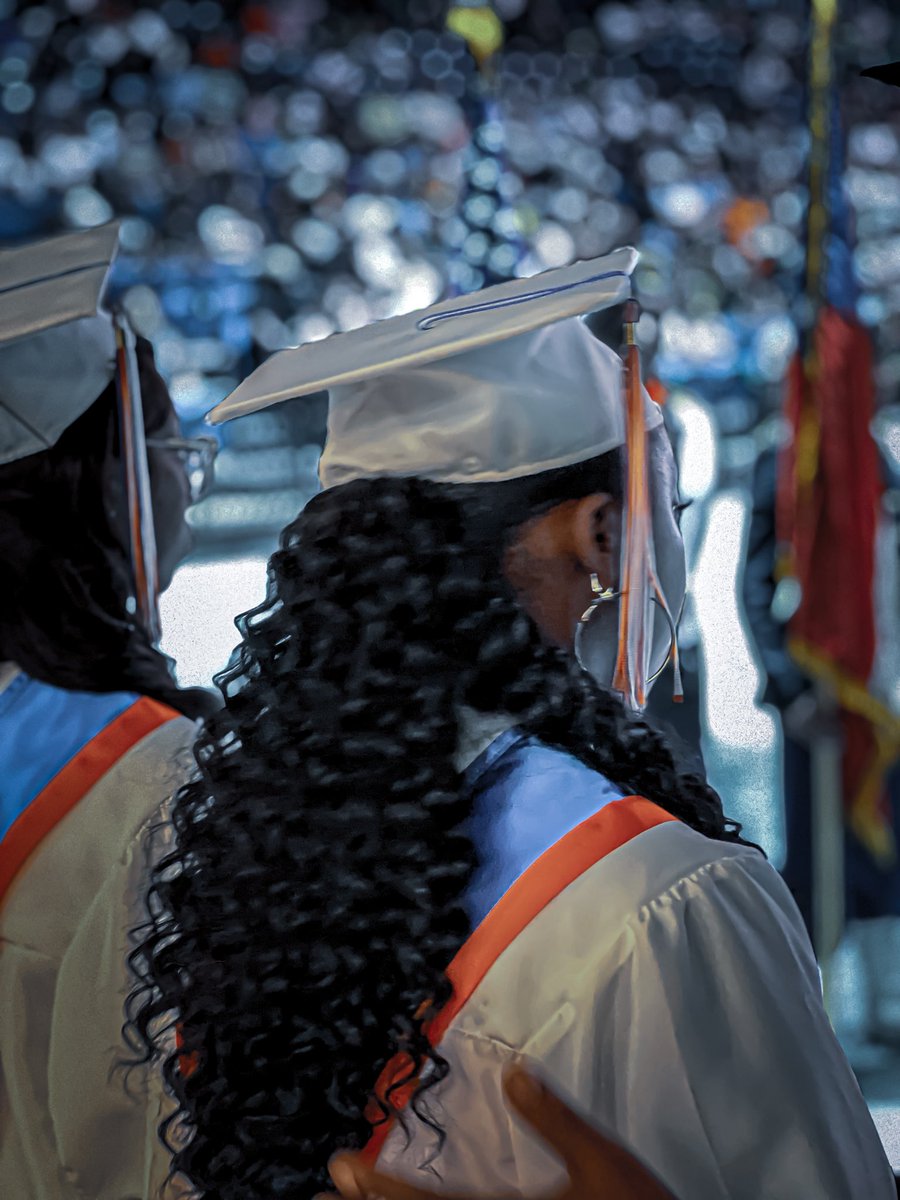 🎓 Nightcap
Congrats class of 2025. You did it! #WeLead