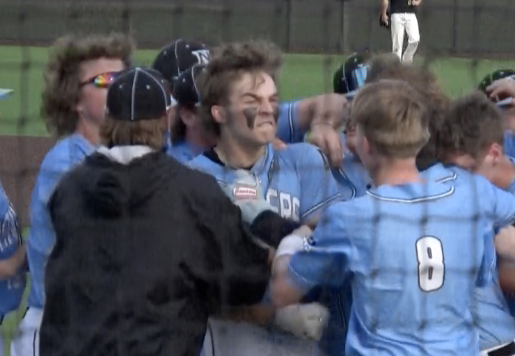 Channel1450com's tweet photo. Etter Hits Walk-off Inside-the-park Homer in North Mac's Regional Semifinal
https://t.co/2xTG3pPrq4 https://t.co/BEWngpxwdi