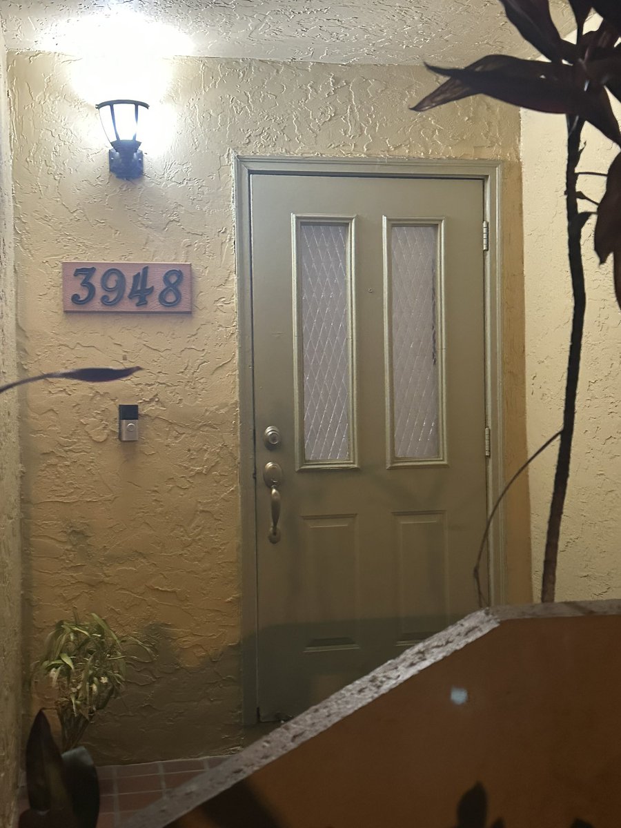ear0604's tweet photo. @DHLGlobal  delivered my package today to the wrong address and when I called to report the issue, customer service agent Ani was rude and unprofessional. Here is their proof with no door number and my door clearly showing the number. https://t.co/Ipo1VADOsy
