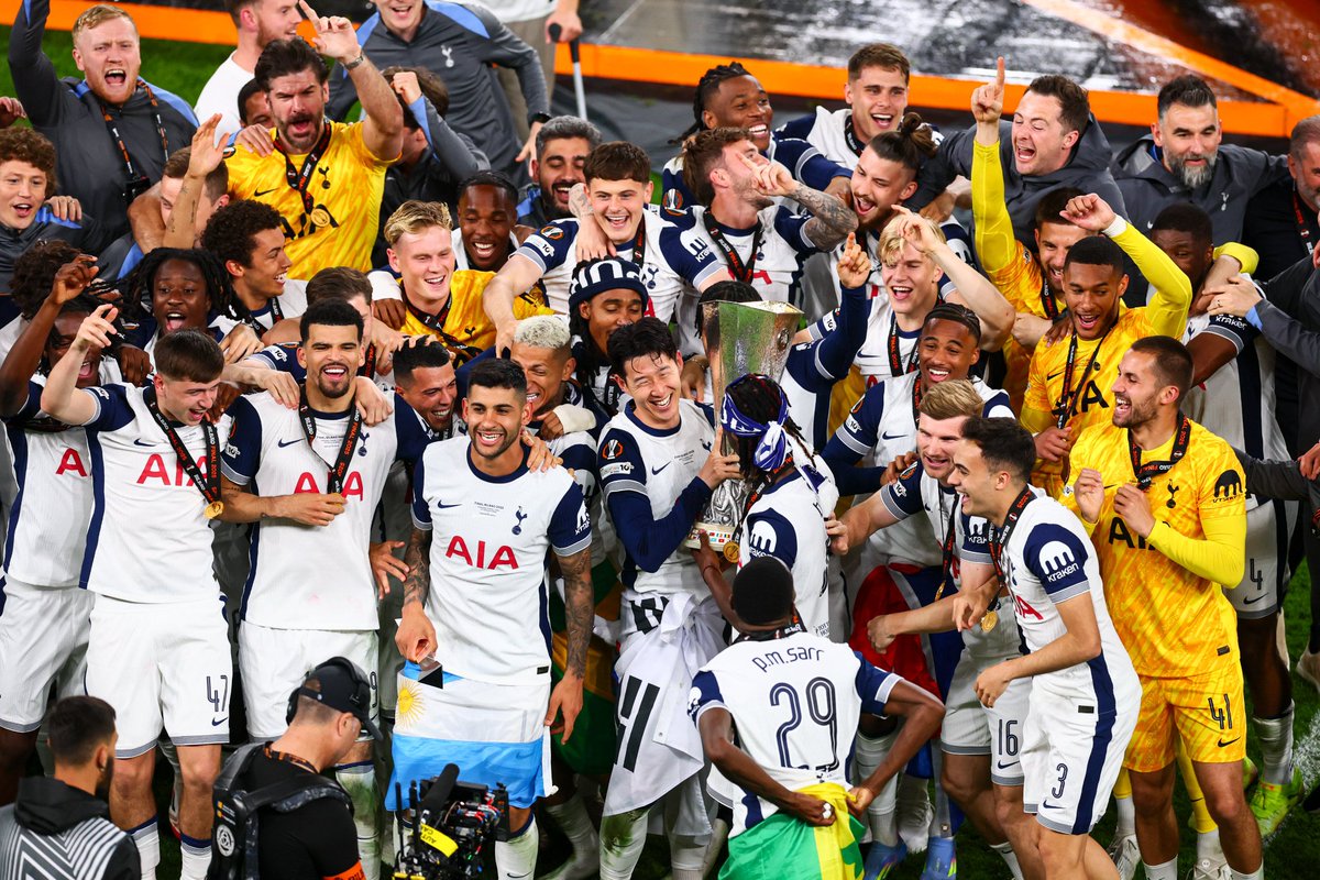 Alexonlygreen's tweet image. Моя семья кстати 🤍