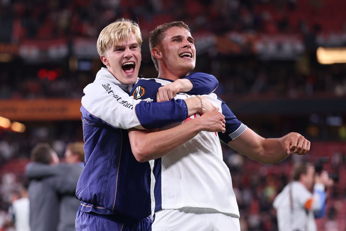 Alexonlygreen's tweet image. Моя семья кстати 🤍