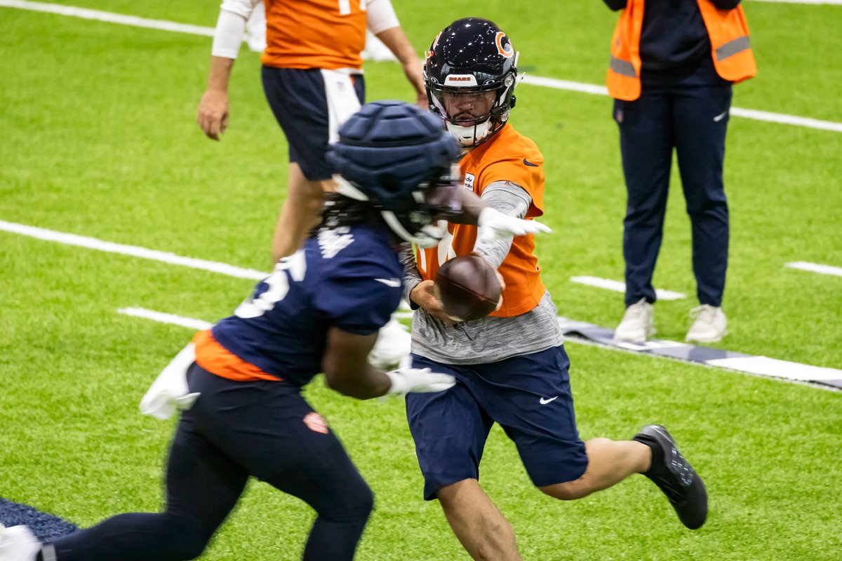 Ashlee Rezin (@ashlee_rezin) on Twitter photo Chicago Bears coach calls Caleb Williams 'outstanding to work with' as QB remains mum chicago.suntimes.com/bears/2025/05/… by <a href="/patrickfinley/">Patrick Finley</a> Chicago Bears coach calls Caleb Williams 'outstanding to work with' as QB remains mum chicago.suntimes.com/bears/2025/05/… by <a href="/patrickfinley/">Patrick Finley</a>