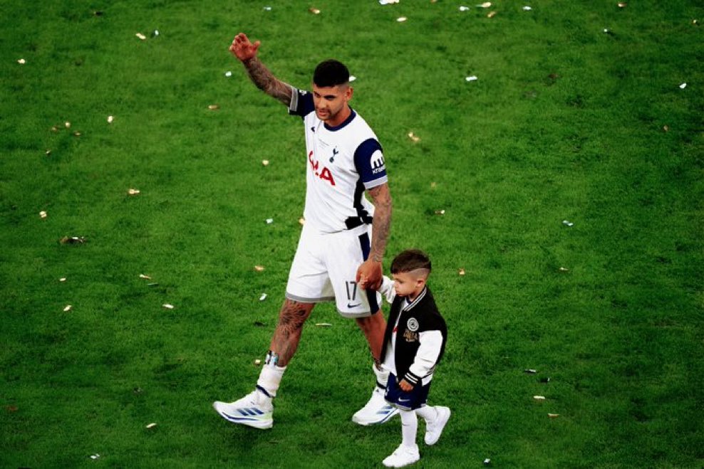 그니까 니가 어딜갈거냐고
띠노 토트넘 유스하고 데뷔할 때 까지 북런던에 붙어있으라고