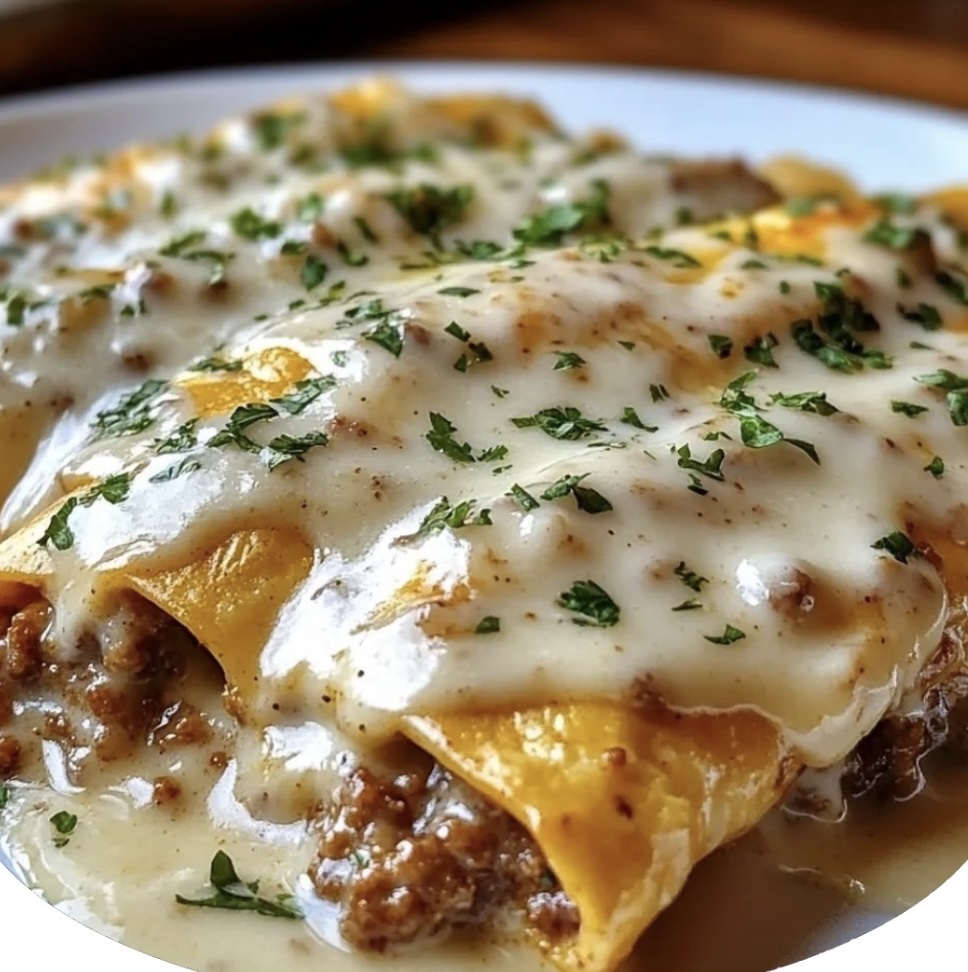 ArloLowe22's tweet photo. Southern Breakfast Enchiladas with Sausage Gravy &amp; https://t.co/uWlpZcUCNQ https://t.co/kHqNbFqDki