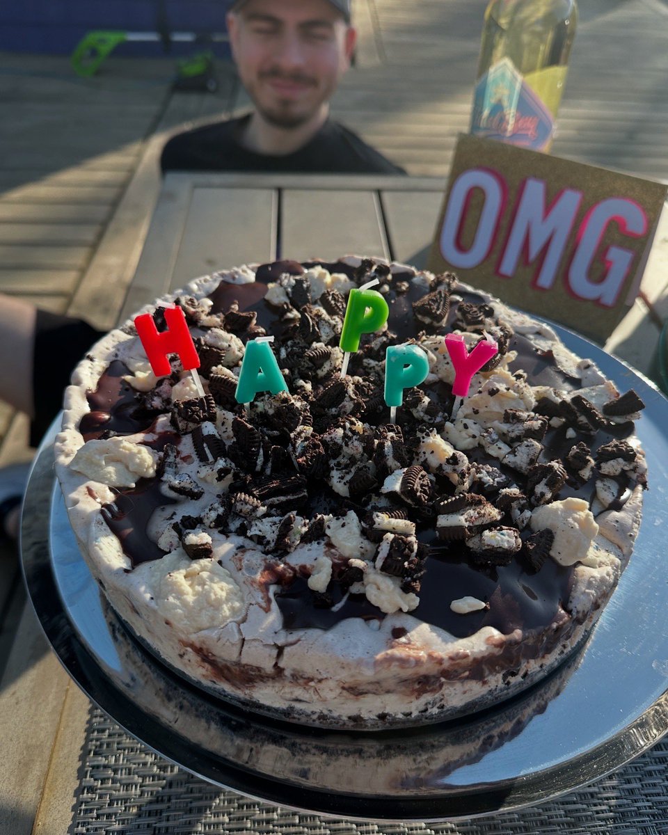 29 years old today 🥳 very blessed to celebrate another year, and a quick shoutout to lobsters 🦞