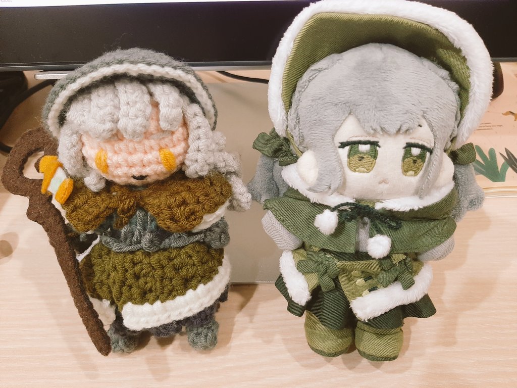 I have 2 dolls of my oc now hehehe happy noises
Left by @/PiyoStoria ; right by @/ImagineIvy