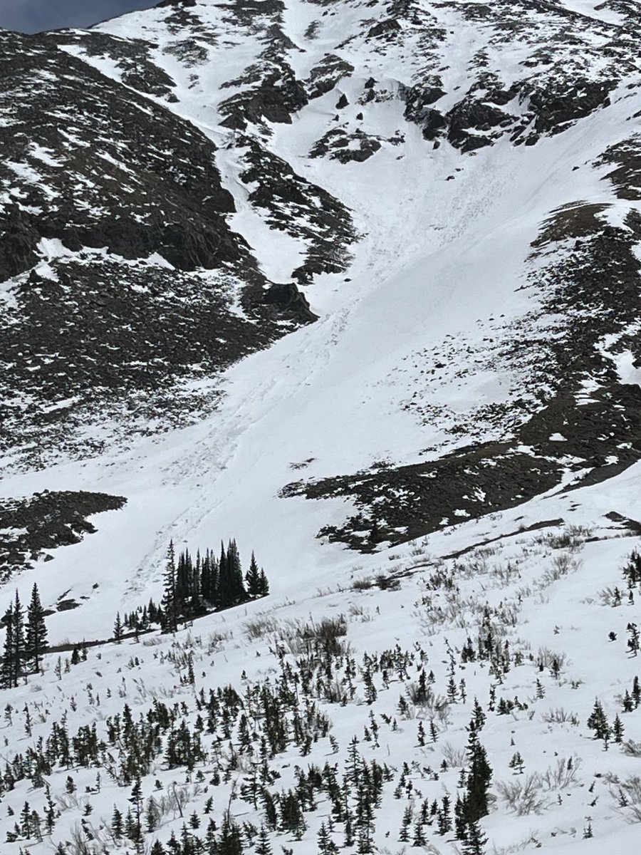 #CAICSMountainsLOW (1of 5) Start and end your day early - before you sink past your ankles in your boots. Generally safe avalanche conditions. colorado.gov/avalanche