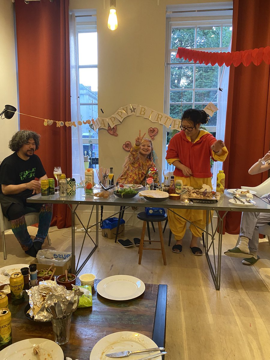 イギリスで初のタツー

359個めのタツーはBristolで
声をかけてくれたオリビア🇬🇷が
足にthird eye face を彫ってくれたぜ！

絶好調！

一緒に伝説を続けよう、みんなの気持ちを集めよう！