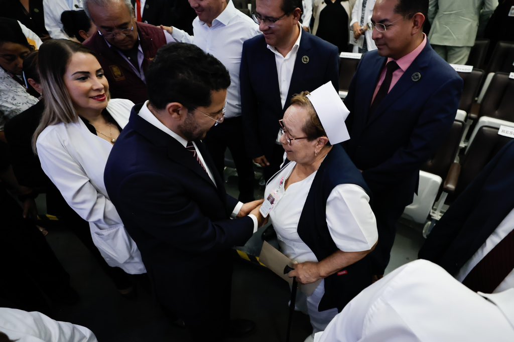 Para conmemorar sus 64 años de vida, visitamos el <a href="/cmn20noviembre/">C.M.N. 20 de Nov.</a>, la cúspide del sistema de salud del <a href="/ISSSTE_mx/">ISSSTE</a>. 

El “20 de Noviembre” ha encarnado desde su origen la misión de brindar atención médica de la más alta calidad a las y los trabajadores del Estado, pero también se