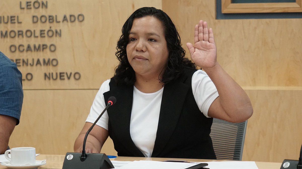 Grupo Parlamentario de Morena en Guanajuato (@dipmorenagto) on Twitter photo En Comisión de Derechos Humanos, presidida por la Dip. <a href="/PlasidaCalzada/">Plasida Calzada</a> e integrada por la Dip. Miriam Reyes Carmona, se aprobaron 4 propuestas de Morena.
La Dip. <a href="/OliverosJe20469/">Jenny Oliveros</a> denunció falta de señalética, violencia estructural contra menores, trata y recortes en becas. En Comisión de Derechos Humanos, presidida por la Dip. <a href="/PlasidaCalzada/">Plasida Calzada</a> e integrada por la Dip. Miriam Reyes Carmona, se aprobaron 4 propuestas de Morena.
La Dip. <a href="/OliverosJe20469/">Jenny Oliveros</a> denunció falta de señalética, violencia estructural contra menores, trata y recortes en becas.