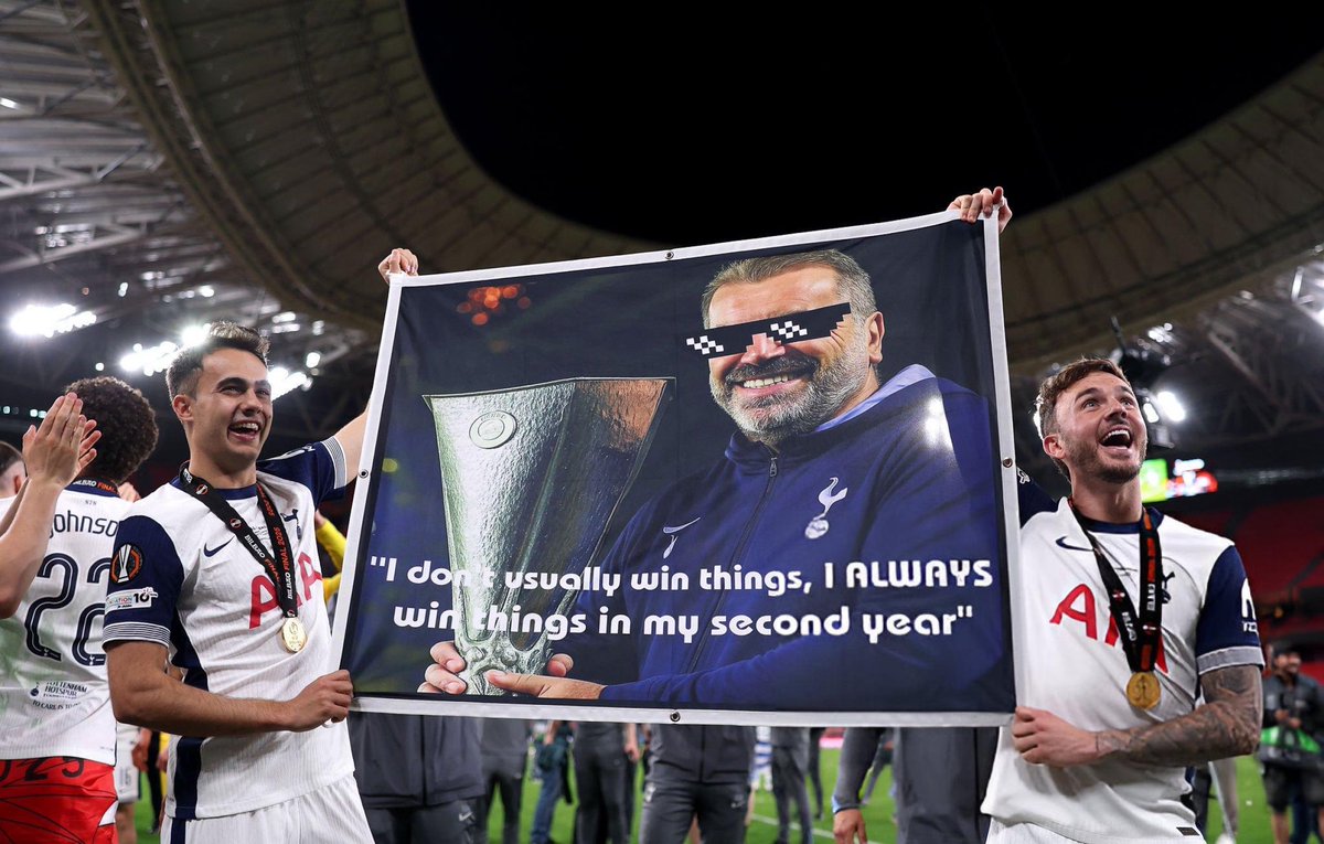 Surely <a href="/Madders10/">James Maddison</a> had his hand in this ripper 😜 What a lad 🎤🎤🎤
#thfc #EuropaLeagueFinal #bigange