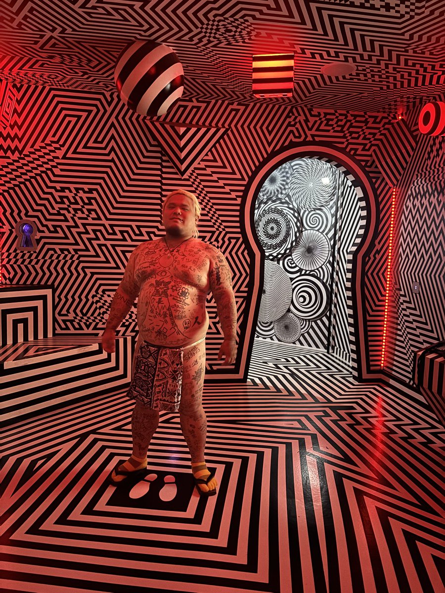 Tatsu Nishinari

He offers his body as a human canvas to anyone   from pros to first-timers.
Each tattoo is a memory, a story, a connection.
Leave your mark.

Let's create a legend together
一緒に伝説を作ろう！

#Tattoo #HumanCanvas #InkWithoutBorders