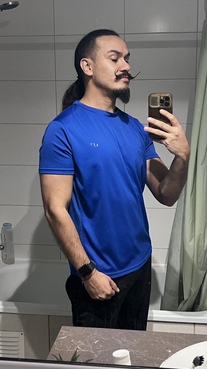 dgfreddymarcano's tweet photo. Día 4 #sininstagram  ya son las 6:00pm . Entrené . Intenté recuperar la cuenta pero sigue el error. Me tomo la
Proteína en el balcón del depa mientras escucho como discuten mis vecinos de arriba https://t.co/zk0gtJJuz6