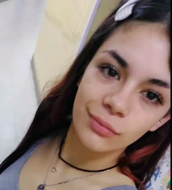 desaparecidaorg's tweet photo. Morena Hada Giupponi tiene 17 años, desapareció el 16/5/25 en la ciudad de Buenos Aires. Se hizo la denuncia. Por favor compartir y avisar #Urgente a la policía local, o al ☎️ 911 

#CABA https://t.co/6uVAaXp3rO