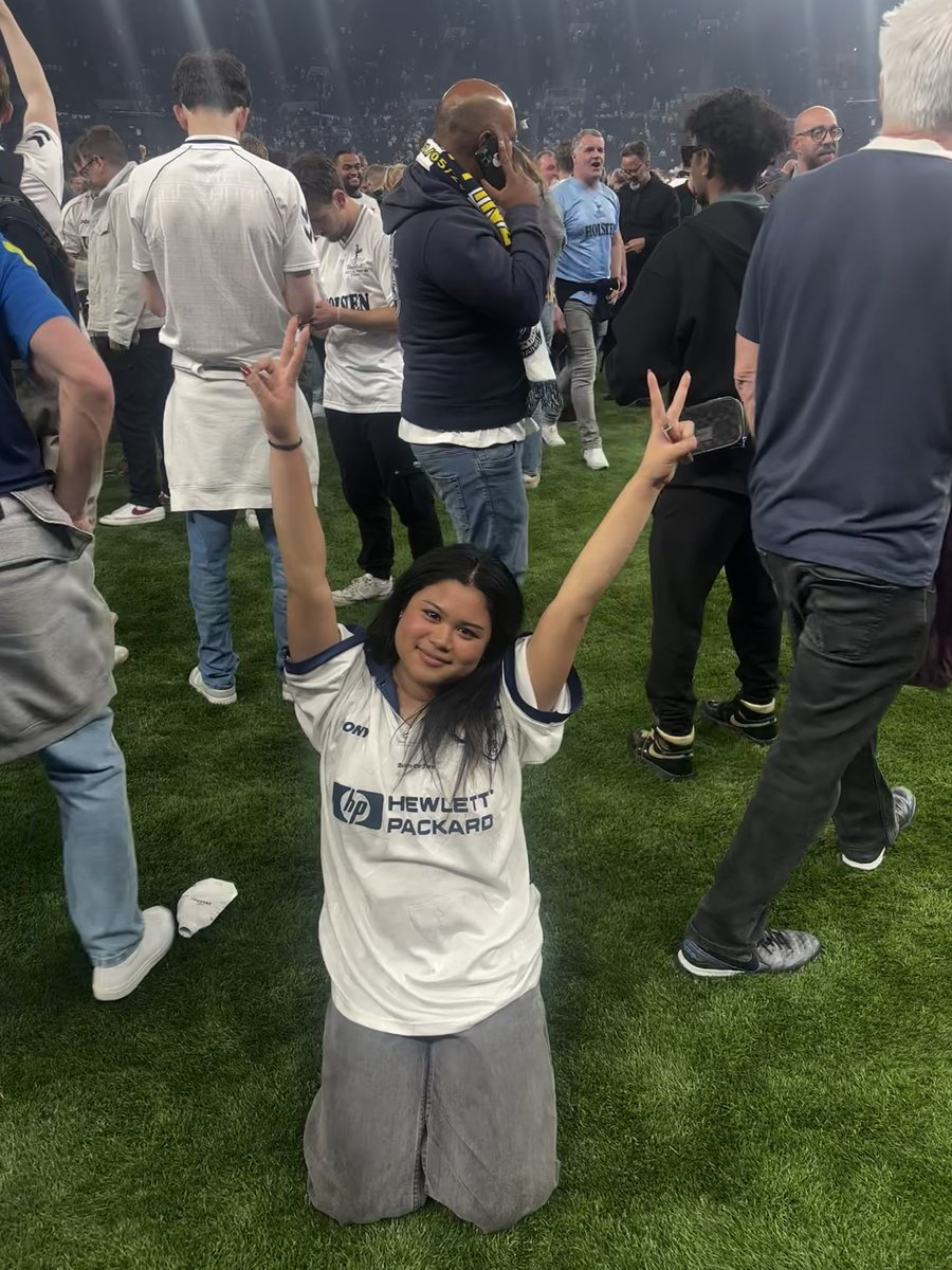 thfcolivia's tweet photo. TOTTENHAM TIL I DIE 🤍 https://t.co/sBZH0iGCIS
