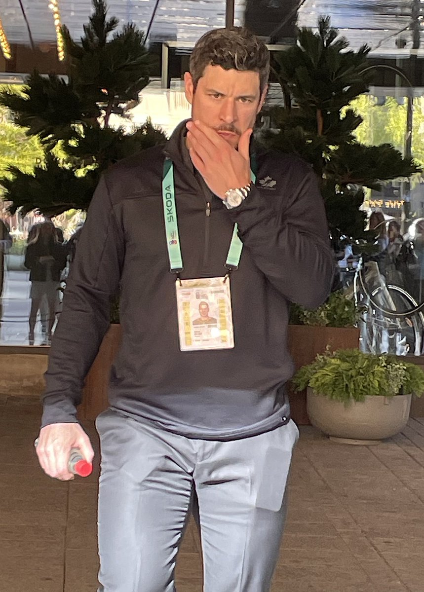 nyyfever's tweet photo. detective crosby is on the case! https://t.co/ltvKrSA3Oz